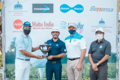 Desde la izquierda, Hiram Silfa, Director del Tour Canita, el campeón, Juan José Guerra, Carlos Elmúdesi, Presidente de FEDOGOLF y Robert Guerra, VP de FEDOGOLF y padre de Juan José.